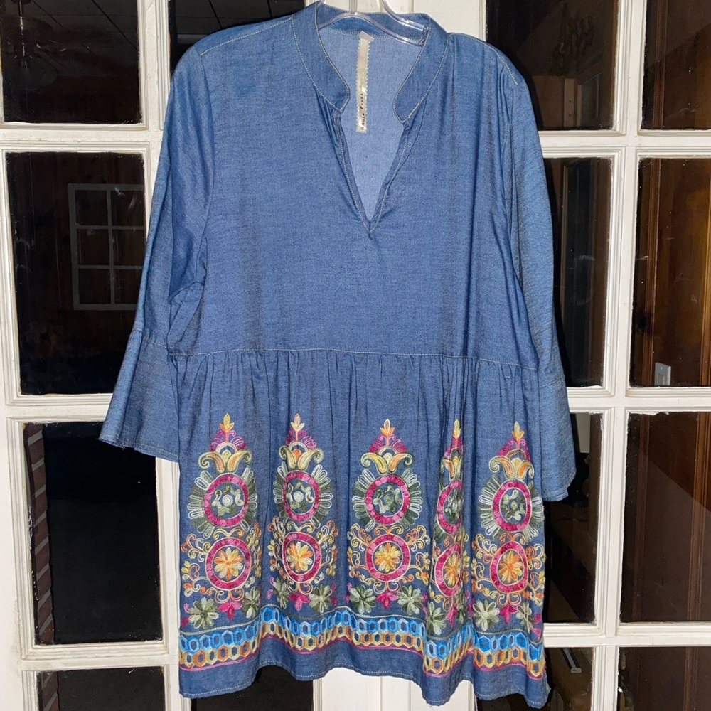 Uncle Frank embroidered top. Size XL